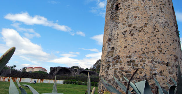 Wachturm von Las Bóvedas in San Pedro de Alcántara