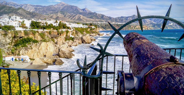 Balcón de Europa en Nerja con vistas al Mediterráneo