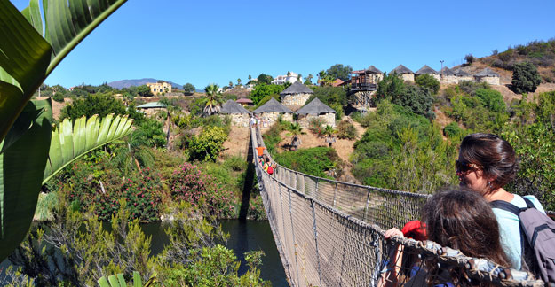 Puente colgante en Selwo