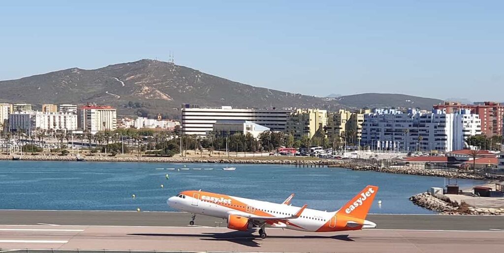 EasyJet Flugzeug in Gibraltar