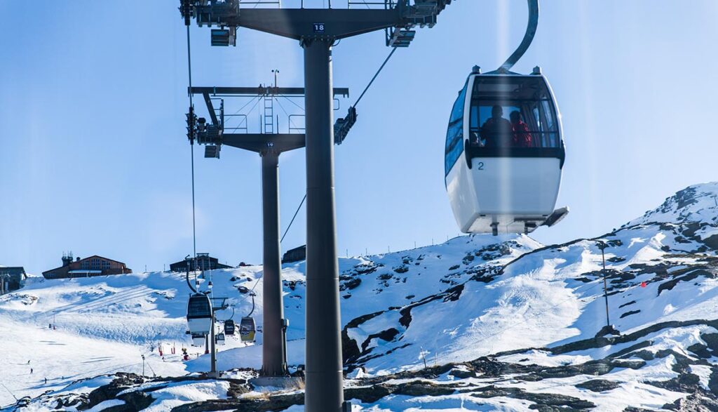 Cablecar from the ski station