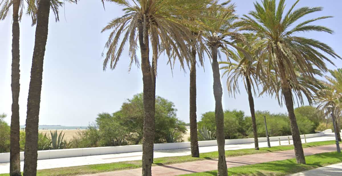 Playa y paseo marítimo La Puntilla